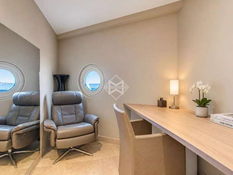 Maison Roquebrune-sur-Argens - 4 chambres - 142m²