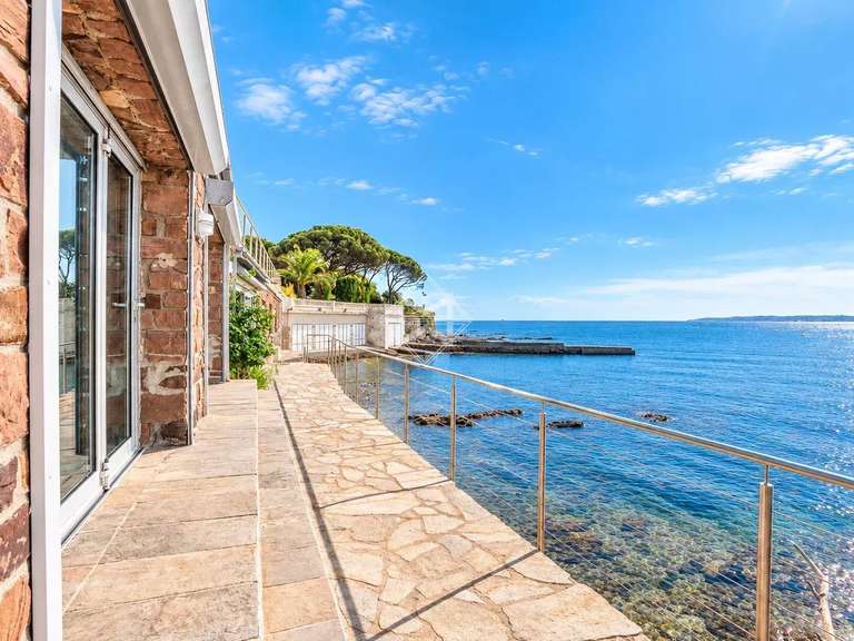 Maison Roquebrune-sur-Argens - 4 chambres - 142m²