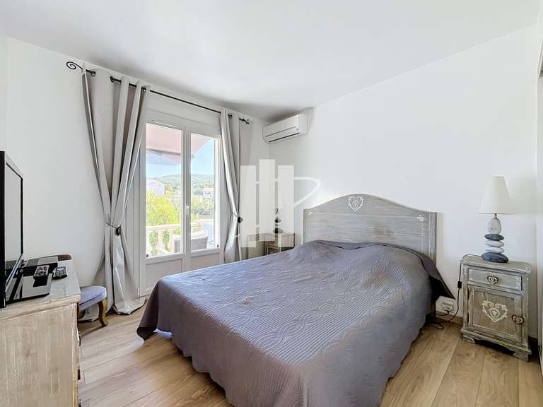 Maison Roquebrune-sur-Argens - 4 chambres - 90m²