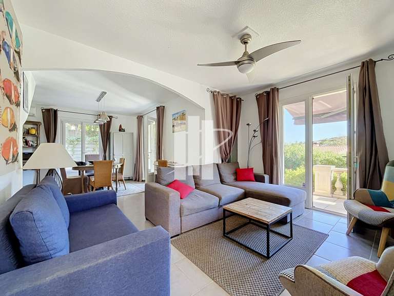 Maison Roquebrune-sur-Argens - 4 chambres - 90m²