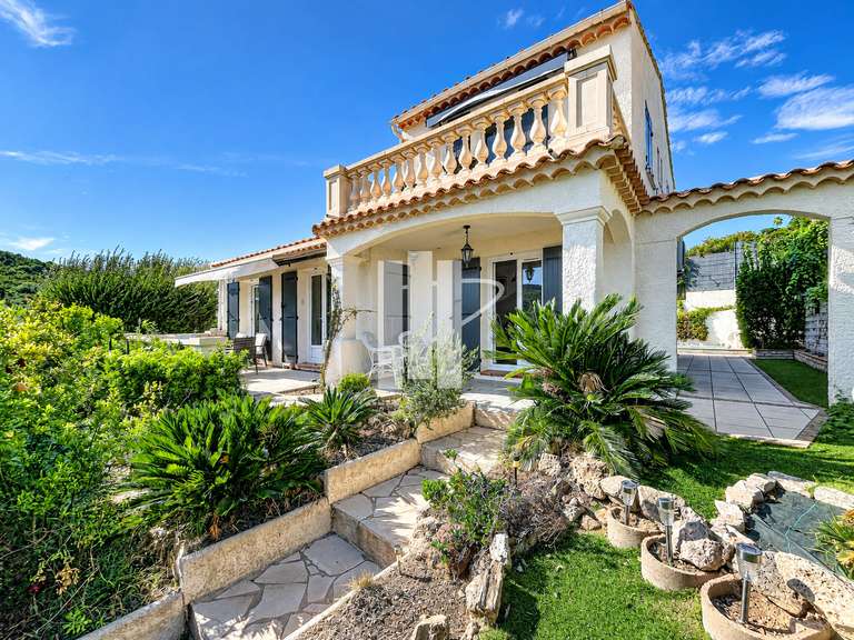 Maison Roquebrune-sur-Argens - 4 chambres - 90m²