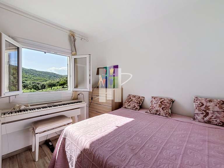 Maison Roquebrune-sur-Argens - 4 chambres - 90m²