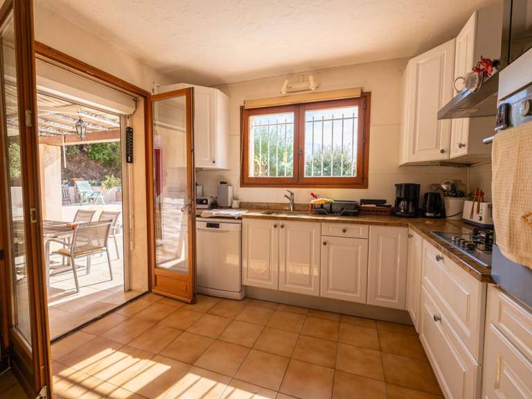 Maison Roquebrune-sur-Argens - 4 chambres - 170m²