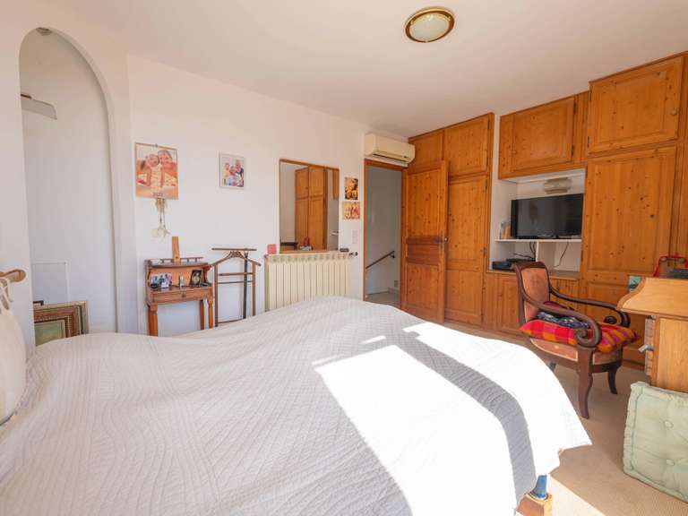 Maison Roquebrune-sur-Argens - 4 chambres - 170m²
