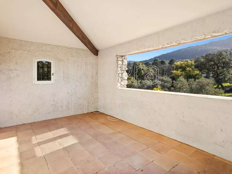 Propriété Roquebrune-sur-Argens - 9 chambres - 525m²