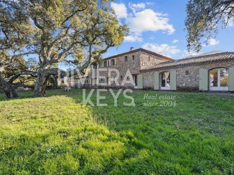 Propriété Roquebrune-sur-Argens - 9 chambres - 525m²