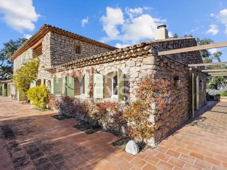 Propriété Roquebrune-sur-Argens - 9 chambres - 525m²