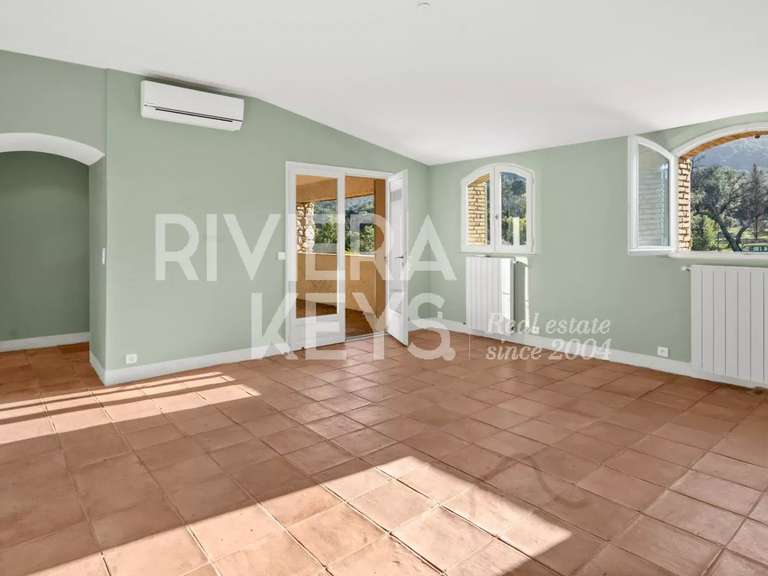 Propriété Roquebrune-sur-Argens - 9 chambres - 525m²