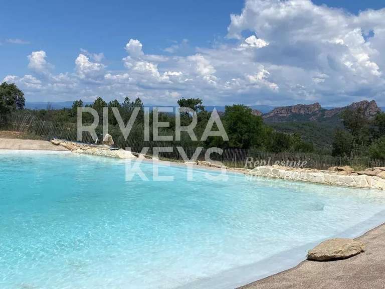 Propriété Roquebrune-sur-Argens - 9 chambres - 525m²