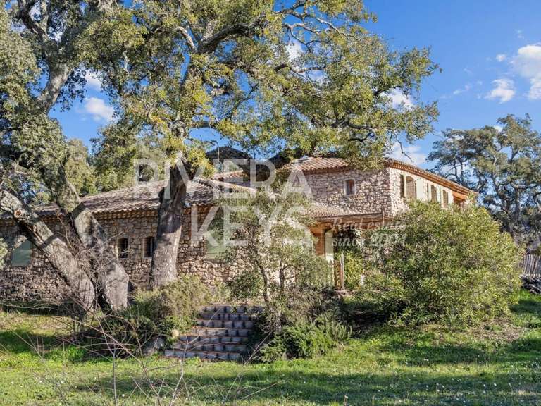 Propriété Roquebrune-sur-Argens - 9 chambres - 525m²