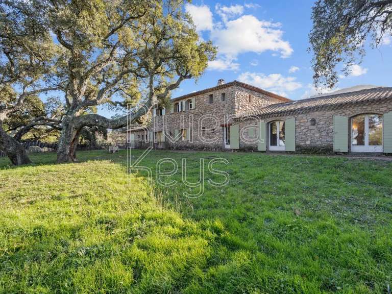 Propriété Roquebrune-sur-Argens - 9 chambres - 525m²
