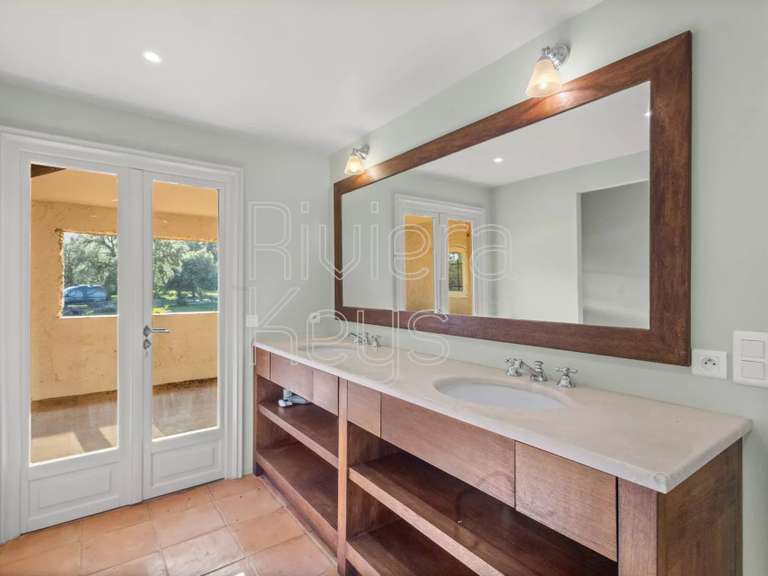 Propriété Roquebrune-sur-Argens - 9 chambres - 525m²