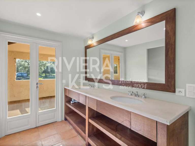 Propriété Roquebrune-sur-Argens - 9 chambres - 525m²