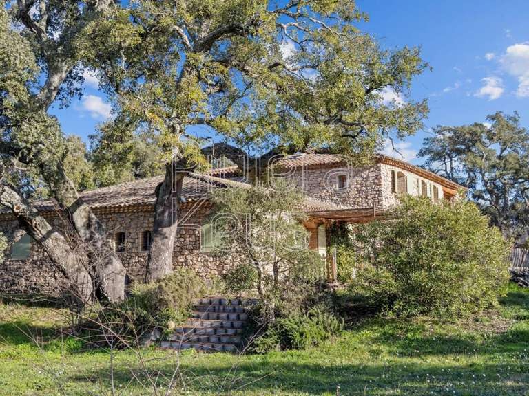 Propriété Roquebrune-sur-Argens - 9 chambres - 525m²