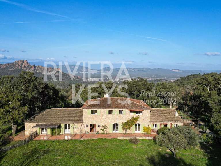 Propriété Roquebrune-sur-Argens - 9 chambres - 525m²