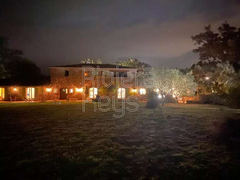 Propriété Roquebrune-sur-Argens - 9 chambres - 525m²