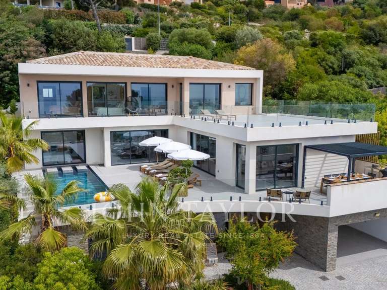 Propriété avec Vue sur mer Roquebrune-sur-Argens - 5 chambres - 350m²