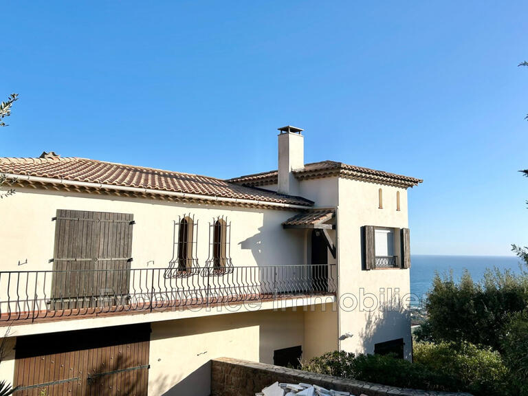 Villa Roquebrune-sur-Argens - 4 chambres - 190m²
