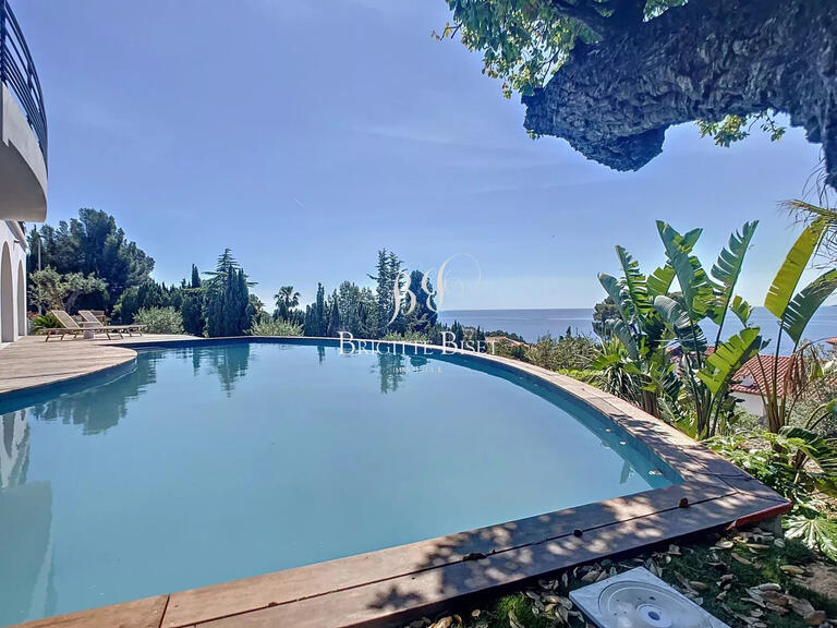 Villa Roquebrune-sur-Argens - 5 bedrooms - 240m²