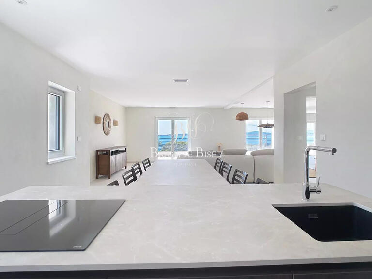 Villa Roquebrune-sur-Argens - 5 bedrooms - 240m²