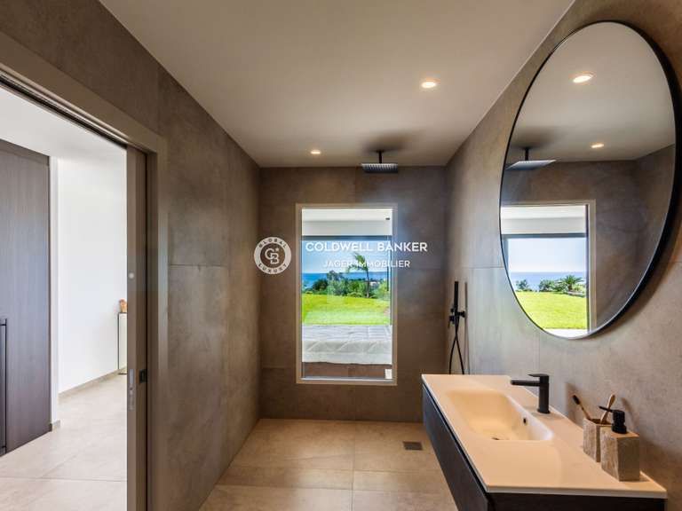 Villa Roquebrune-sur-Argens - 4 chambres - 290m²
