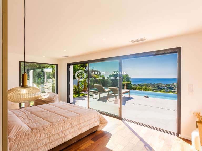 Villa Roquebrune-sur-Argens - 4 chambres - 290m²