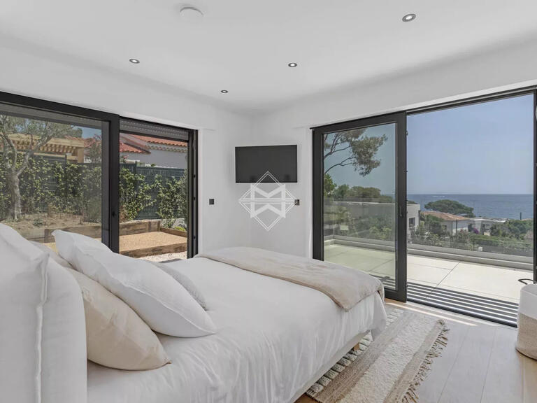 Villa Roquebrune-sur-Argens - 4 chambres - 247m²