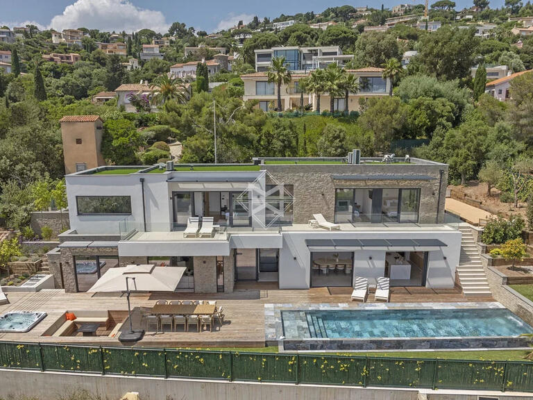 Villa Roquebrune-sur-Argens - 4 chambres - 247m²