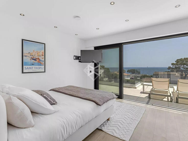 Villa Roquebrune-sur-Argens - 4 chambres - 247m²