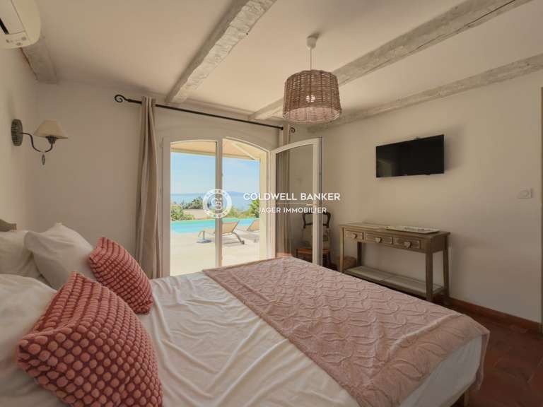 Villa with Sea view Roquebrune-sur-Argens - 6 bedrooms - 298m²