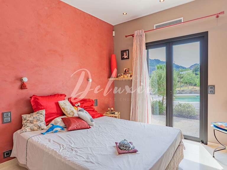 Villa Roquebrune-sur-Argens - 3 bedrooms - 228m²