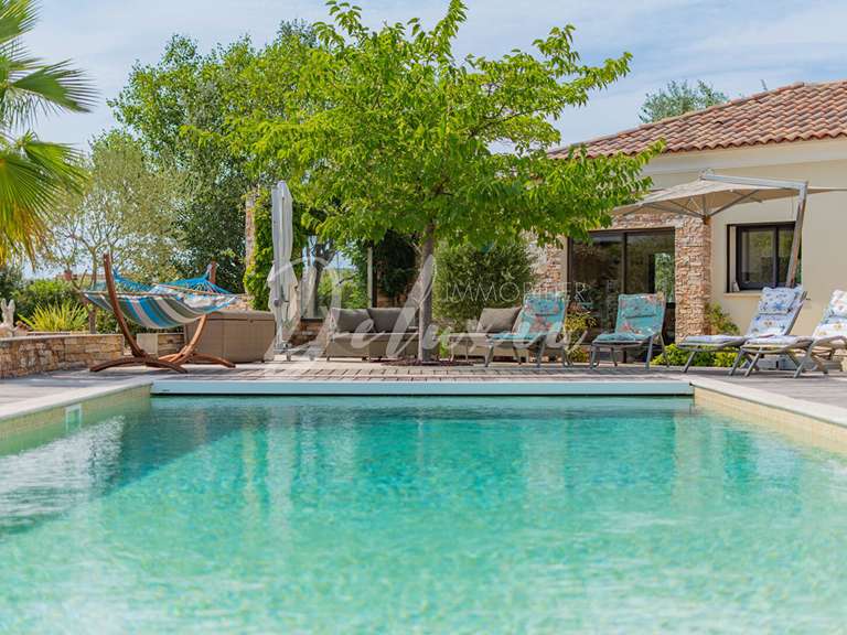 Villa Roquebrune-sur-Argens - 3 bedrooms - 228m²