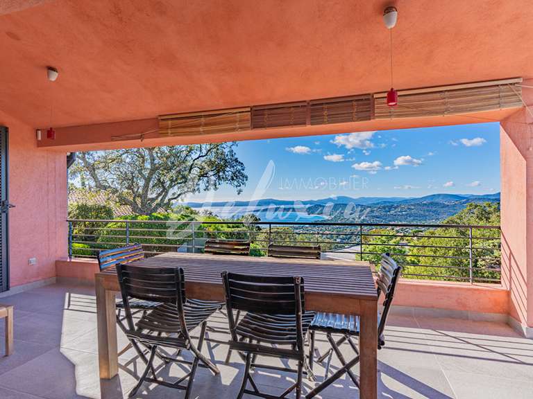 Villa Roquebrune-sur-Argens - 4 bedrooms - 165m²