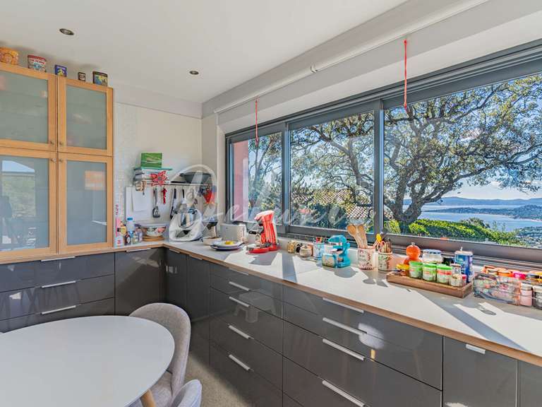 Villa Roquebrune-sur-Argens - 4 bedrooms - 165m²