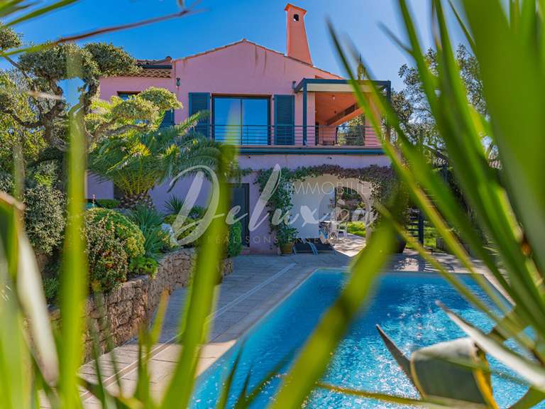 Villa Roquebrune-sur-Argens - 4 bedrooms - 165m²