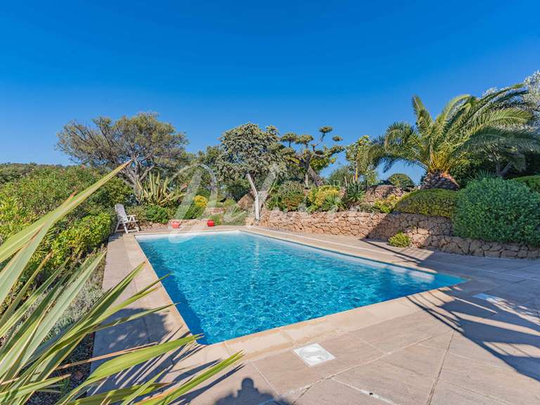 Villa Roquebrune-sur-Argens - 4 bedrooms - 165m²