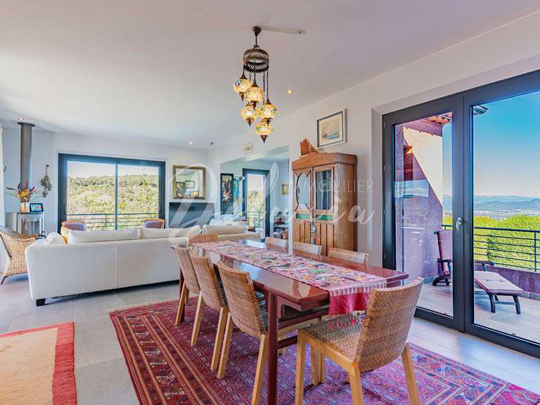 Villa Roquebrune-sur-Argens - 4 bedrooms - 165m²