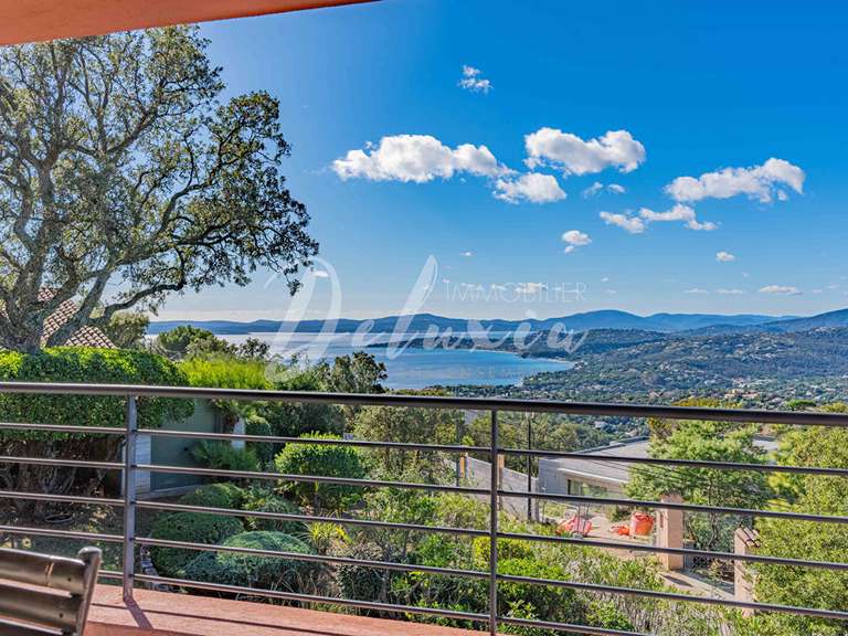 Villa Roquebrune-sur-Argens - 4 bedrooms - 165m²