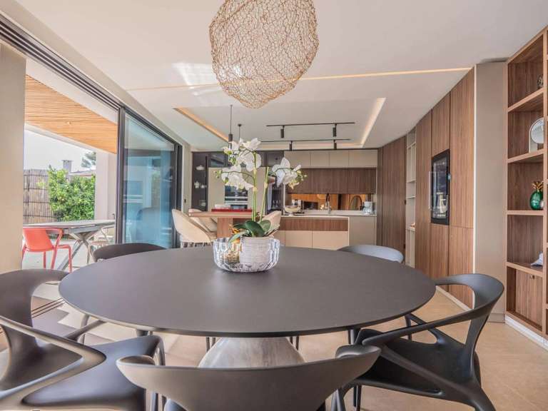 Villa Roquebrune-sur-Argens - 5 chambres - 260m²