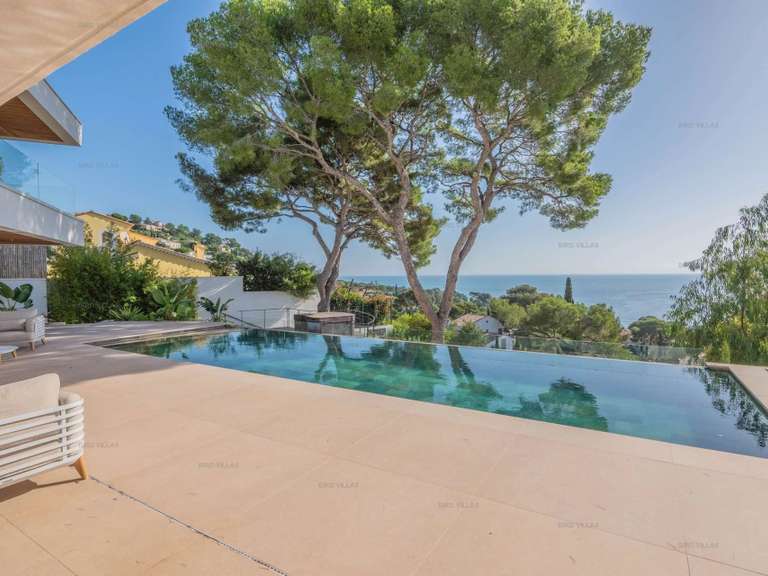Villa Roquebrune-sur-Argens - 5 chambres - 260m²