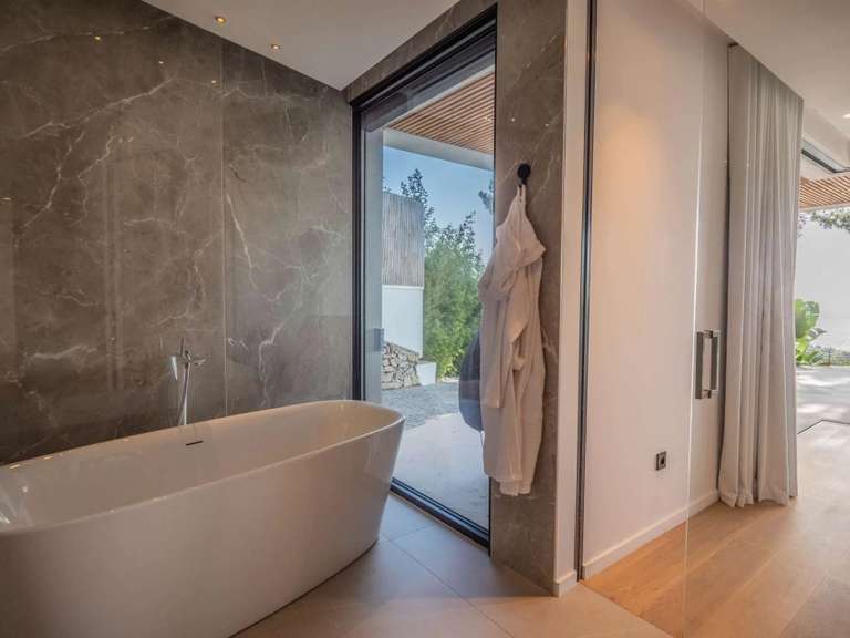 Villa Roquebrune-sur-Argens - 5 chambres - 260m²