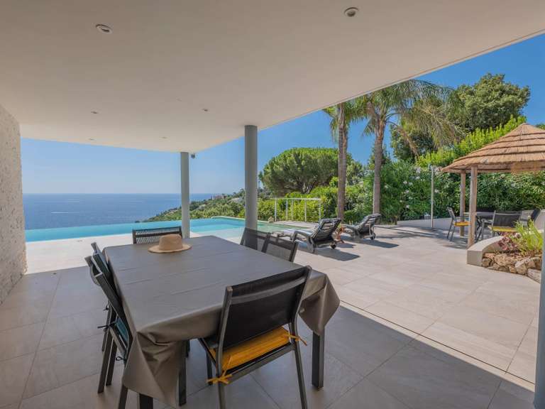 Villa Roquebrune-sur-Argens - 4 chambres - 150m²