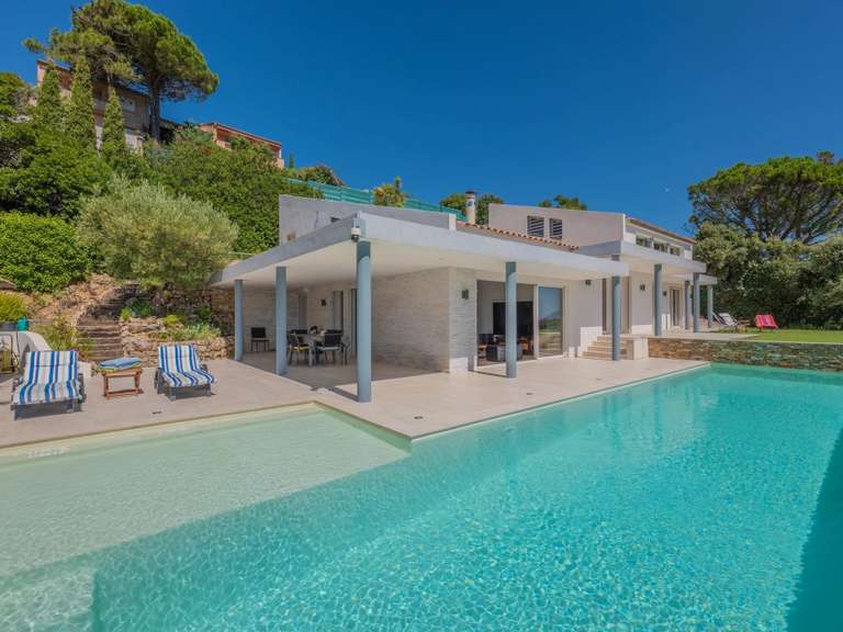 Villa Roquebrune-sur-Argens - 4 chambres - 150m²