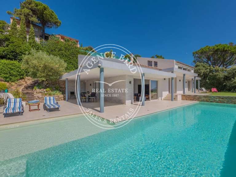 Villa Roquebrune-sur-Argens - 4 bedrooms - 150m²