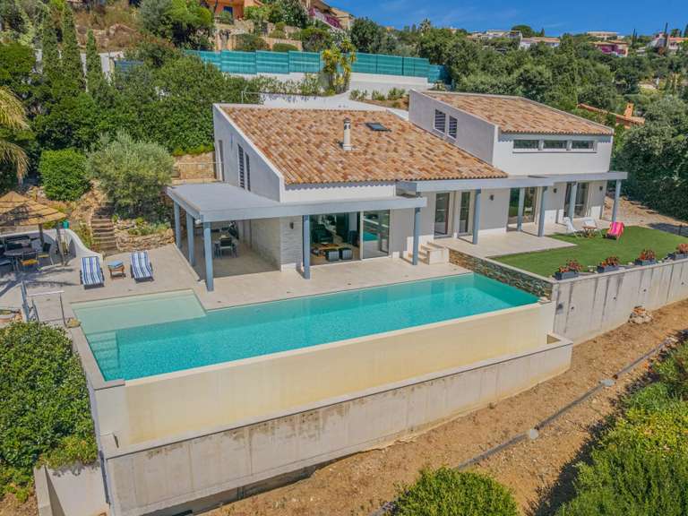 Villa Roquebrune-sur-Argens - 4 chambres - 150m²