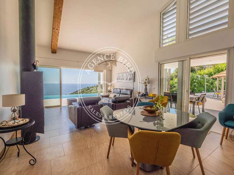 Villa Roquebrune-sur-Argens - 4 bedrooms - 150m²