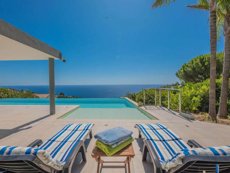 Villa Roquebrune-sur-Argens - 4 chambres - 150m²