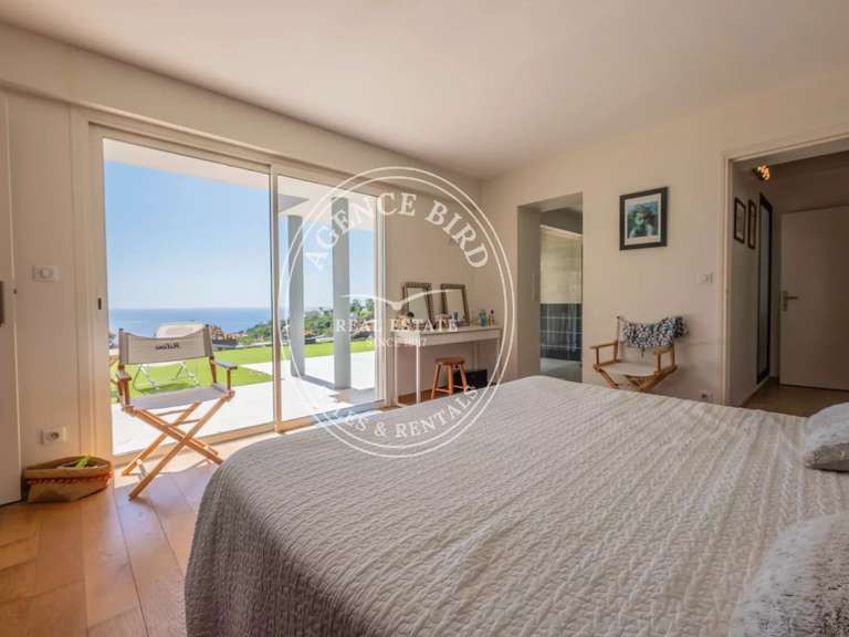 Villa Roquebrune-sur-Argens - 4 bedrooms - 150m²