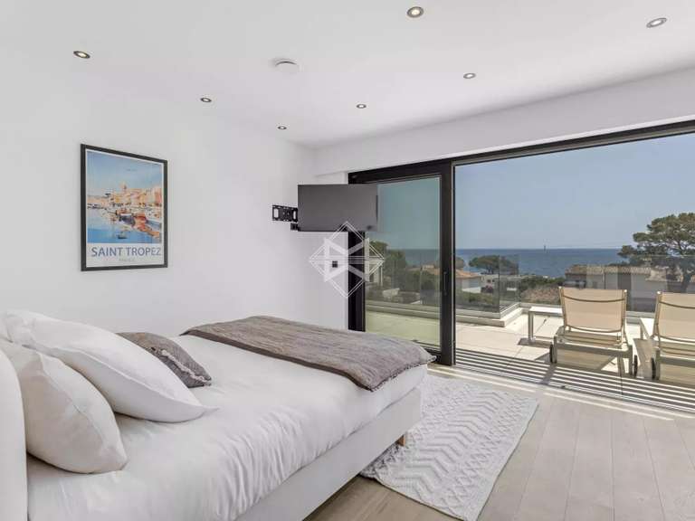 Villa with Sea view Roquebrune-sur-Argens - 4 bedrooms - 247m²