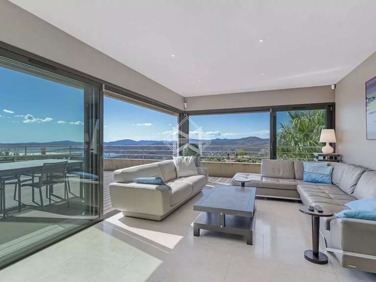 Villa with Sea view Roquebrune-sur-Argens - 6 bedrooms - 225m²